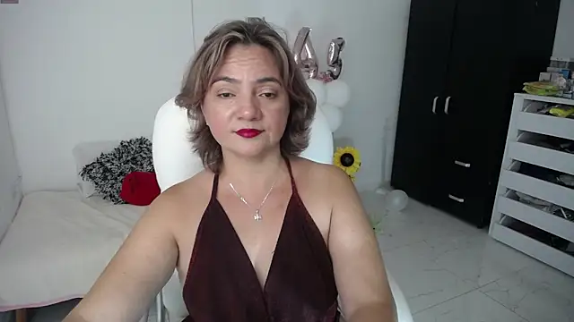 Chiraz hasnaa online show from January 21, 2025, 2:00 am