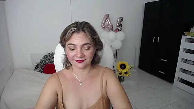 Chiraz hasnaa online show from January 29, 2025, 2:19 am