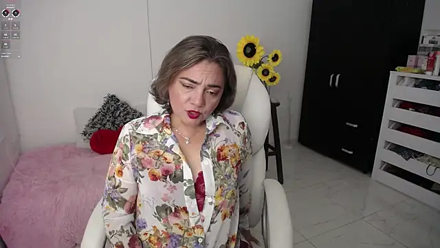 Chiraz hasnaa online show from February 16, 2025, 11:50 pm