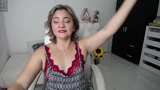 Chiraz hasnaa online show from January 25, 2025, 12:26 pm