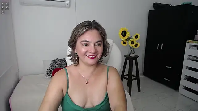 Chiraz hasnaa online show from March 15, 2025, 9:49 pm