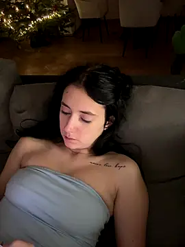 Lena Lang online show from December 4, 2025, 3:33 pm