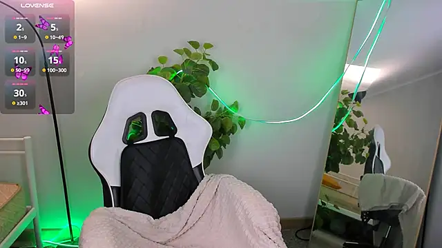 Snapshot of Barbara__One chatting on February 28, 2025, 9:44 pm Barbara One online show from February 28, 2025, 9:44 pm