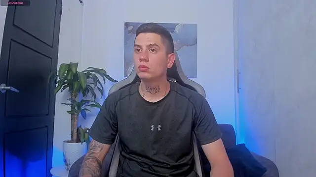 Yeiko Romero  online show from November 21, 2025, 7:02 pm