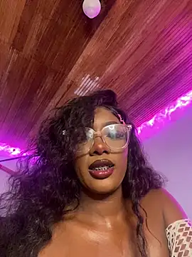TIFFANYYSTAR online show from June 3, 2026, 1:12 pm