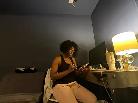 Snapshot of wynterheat chatting on April 6, 2026, 1:45 am wynterheat online show from April 6, 2026, 1:45 am
