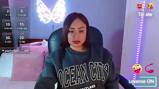 Snapshot of Paulina_627 chatting on March 13, 2025, 5:50 pm Paulina 627 online show from March 13, 2025, 5:50 pm