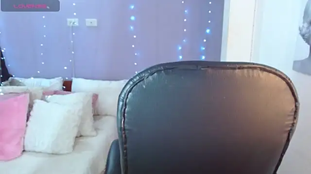 Snapshot of Paulina_627 chatting on November 22, 2025, 4:17 pm Paulina 627 online show from November 22, 2025, 4:17 pm