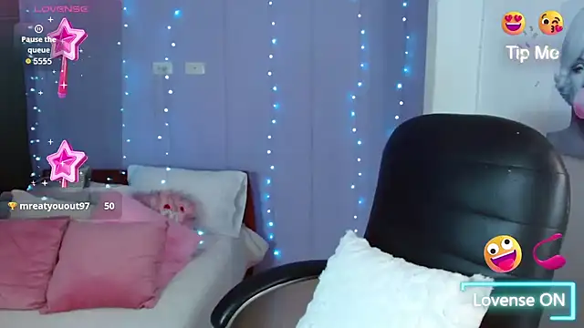 Snapshot of Paulina_627 chatting on October 11, 2025, 4:08 pm Paulina 627 online show from October 11, 2025, 4:08 pm