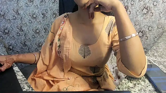 aarjulove online show from March 12, 2025, 8:41 pm