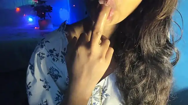 aarjulove online show from October 27, 2025, 8:43 pm