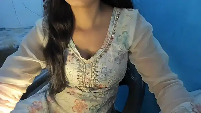 Snapshot of aarjulove chatting on April 7, 2026, 7:21 am aarjulove online show from April 7, 2026, 7:21 am