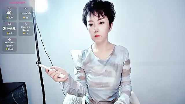 Snapshot of 9ering-Er chatting on October 25, 2025, 9:48 pm 9ering-Er online show from October 25, 2025, 9:48 pm