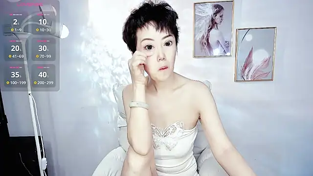 Snapshot of 9ering-Er chatting on November 8, 2025, 9:40 pm 9ering-Er online show from November 8, 2025, 9:40 pm