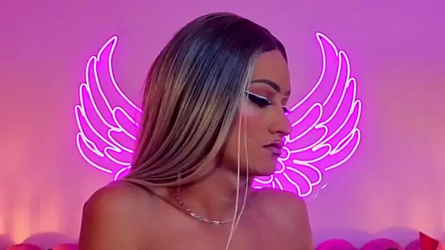  scarletmoore online show from September 26, 2025, 9:38 am