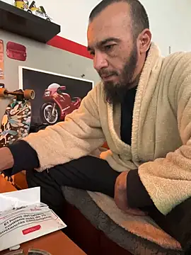 donnuozfutura online show from February 1, 2025, 12:15 pm