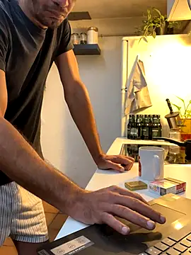 donnuozfutura online show from September 26, 2025, 5:47 am