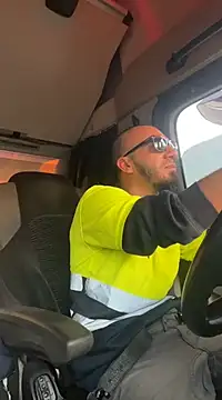 donnuozfutura online show from December 31, 2024, 4:14 pm