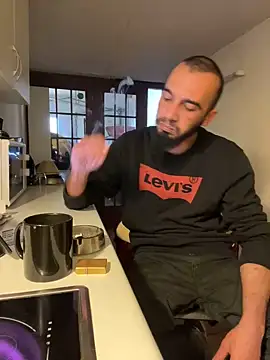 donnuozfutura online show from February 5, 2025, 10:41 am