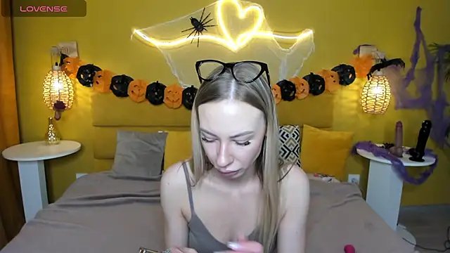 Diana Garrett online show from October 29, 2025, 1:26 am