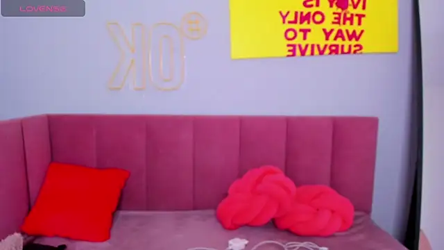 Diana Garrett online show from November 20, 2025, 2:56 am