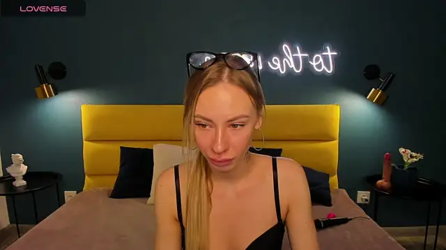 Diana Garrett online show from October 11, 2025, 1:39 am