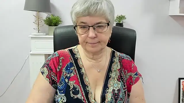 Snapshot of IrisDream chatting on July 7, 2026, 8:07 am IrisDream online show from July 7, 2026, 8:07 am