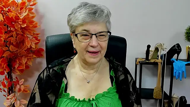 Snapshot of IrisDream chatting on November 4, 2025, 7:12 am IrisDream online show from November 4, 2025, 7:12 am