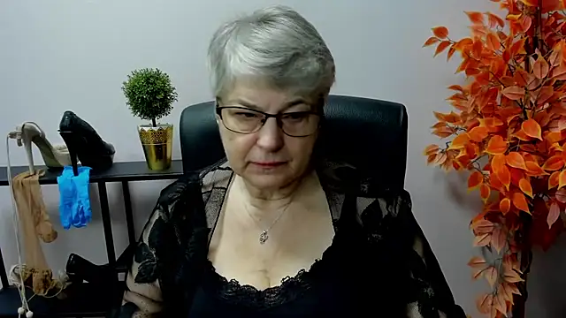 Snapshot of IrisDream chatting on March 3, 2025, 7:24 am IrisDream online show from March 3, 2025, 7:24 am