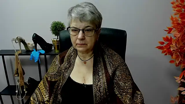 Snapshot of IrisDream chatting on February 24, 2025, 7:11 am IrisDream online show from February 24, 2025, 7:11 am