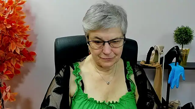 Snapshot of IrisDream chatting on November 7, 2025, 7:35 am IrisDream online show from November 7, 2025, 7:35 am