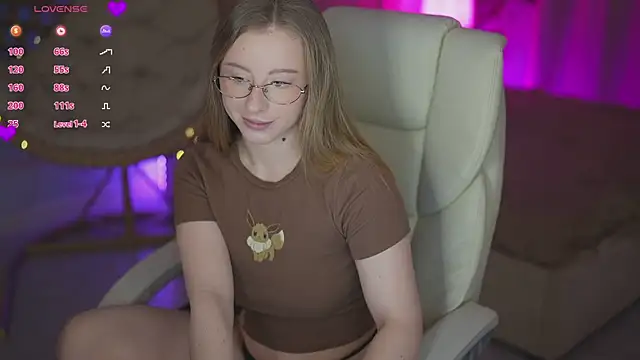 Snapshot of SilverrMoon chatting on March 16, 2026, 7:23 am SilverrMoon online show from March 16, 2026, 7:23 am