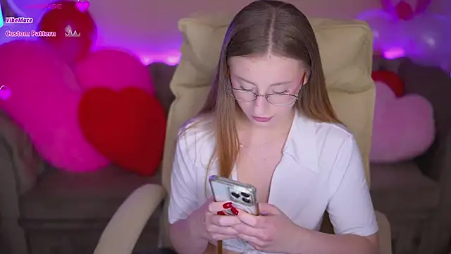 SilverrMoon online show from February 8, 2026, 2:15 pm