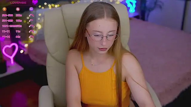 Snapshot of SilverrMoon chatting on November 3, 2025, 8:23 pm SilverrMoon online show from November 3, 2025, 8:23 pm