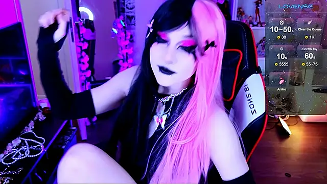 Snapshot of Aki__Ra chatting on March 15, 2026, 9:33 pm Aki Ra online show from March 15, 2026, 9:33 pm