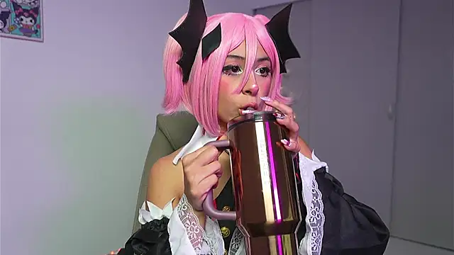 cloe  palmer online show from April 15, 2026, 1:04 pm