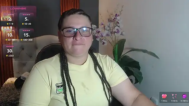 Snapshot of katty_femdom chatting on April 8, 2026, 12:39 pm katty femdom online show from April 8, 2026, 12:39 pm