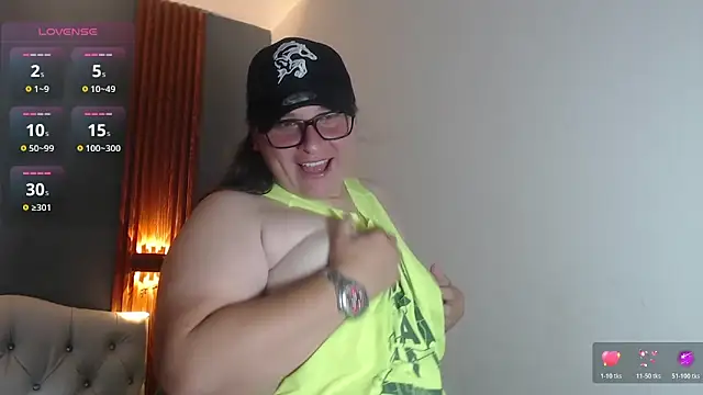 Snapshot of katty_femdom chatting on April 7, 2026, 12:29 pm katty femdom online show from April 7, 2026, 12:29 pm