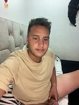 Snapshot of Cristian_099 chatting on March 20, 2025, 5:25 pm Cristian 099 online show from March 20, 2025, 5:25 pm