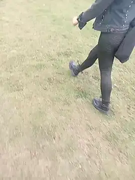 Snapshot of sophie_banger chatting on December 4, 2025, 7:24 pm sophie banger online show from December 4, 2025, 7:24 pm