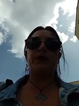 Snapshot of sophie_banger chatting on December 14, 2025, 6:02 pm sophie banger online show from December 14, 2025, 6:02 pm