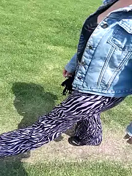 Snapshot of sophie_banger chatting on December 16, 2025, 5:28 pm sophie banger online show from December 16, 2025, 5:28 pm