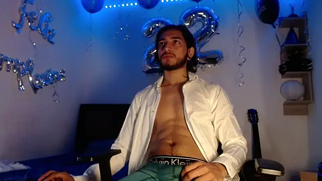 Snapshot of maxximus_100 chatting on February 11, 2025, 9:14 pm maxximus 100 online show from February 11, 2025, 9:14 pm