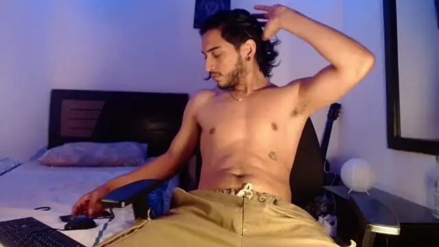 Snapshot of maxximus_100 chatting on February 10, 2025, 1:14 am maxximus 100 online show from February 10, 2025, 1:14 am