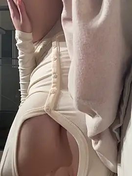 Krismil3 online show from April 7, 2026, 12:34 am