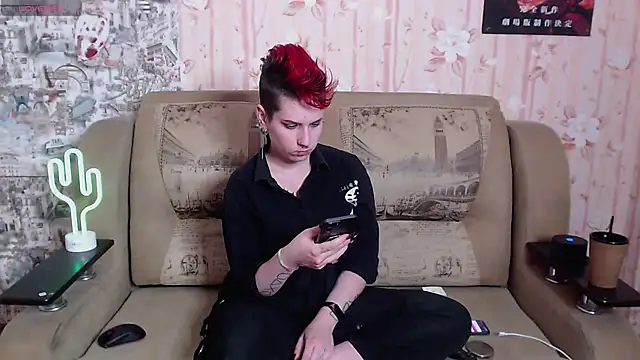 Snapshot of Miya_Wey_ chatting on November 2, 2025, 8:14 pm Miya Wey online show from November 2, 2025, 8:14 pm