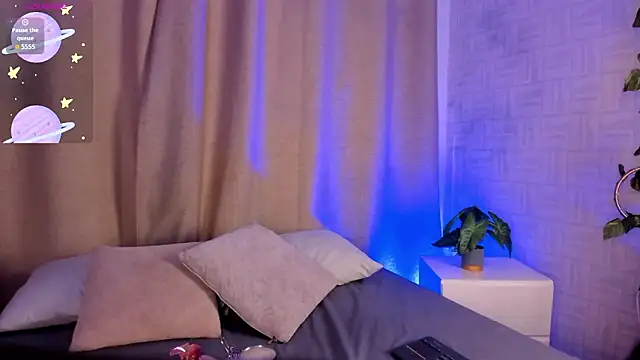 ZoeHarris online show from March 12, 2026, 12:31 pm