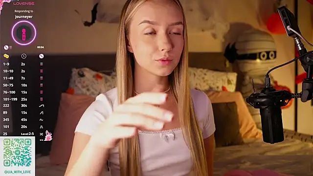 Snapshot of HollisBeckett chatting on October 29, 2025, 3:38 am HollisBeckett online show from October 29, 2025, 3:38 am