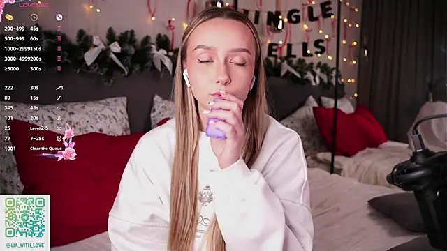 HollisBeckett online show from December 21, 2025, 3:08 am