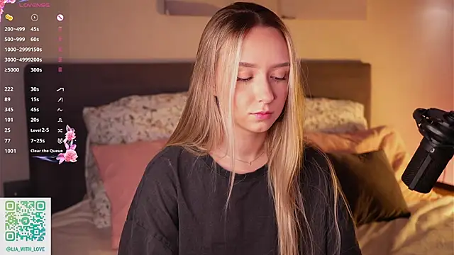 Snapshot of HollisBeckett chatting on December 2, 2025, 3:30 am HollisBeckett online show from December 2, 2025, 3:30 am